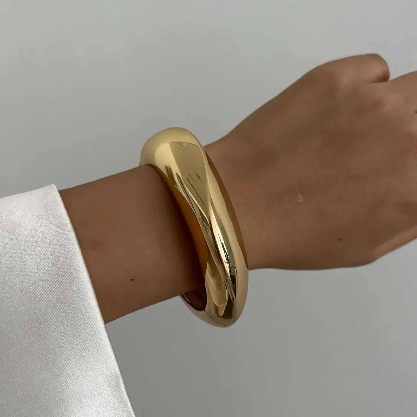 Sculpted Cuff Bangle – Modern Luxury Statement Bracelet