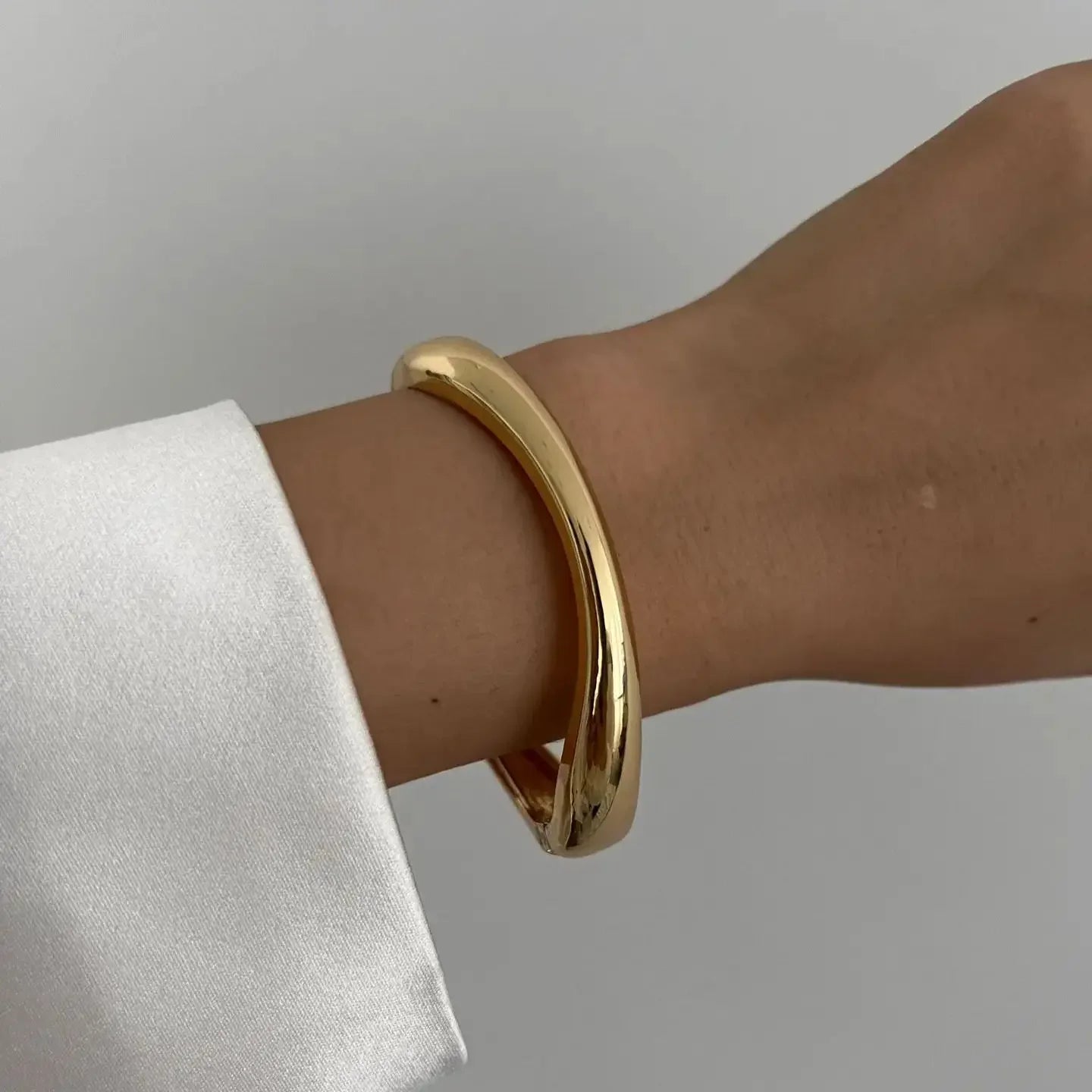 Sculpted Cuff Bangle – Modern Luxury Statement Bracelet