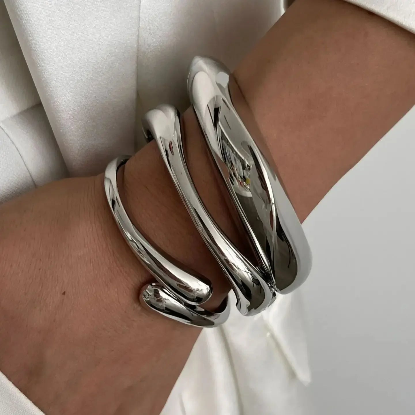 Sculpted Cuff Bangle – Modern Luxury Statement Bracelet