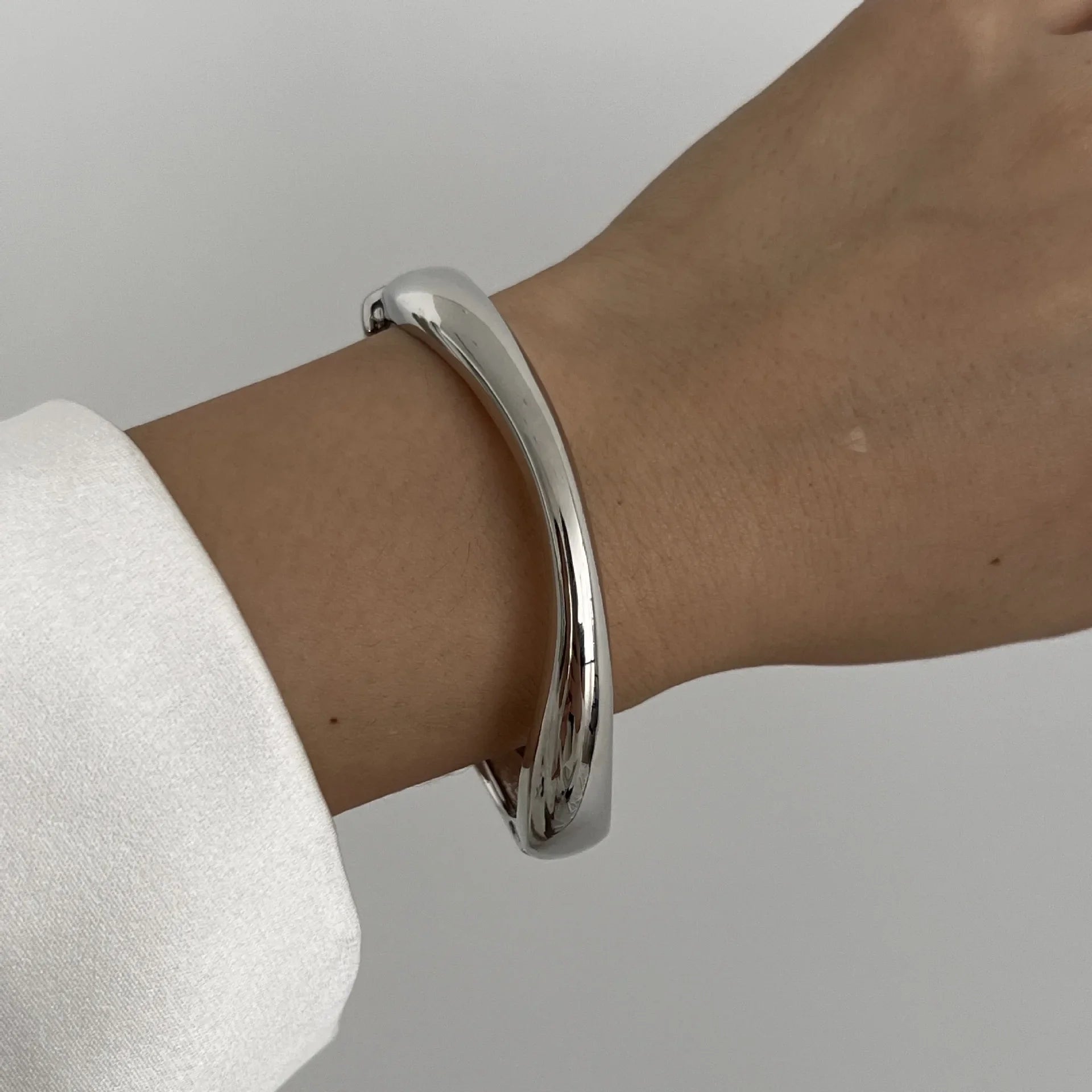 Sculpted Cuff Bangle – Modern Luxury Statement Bracelet