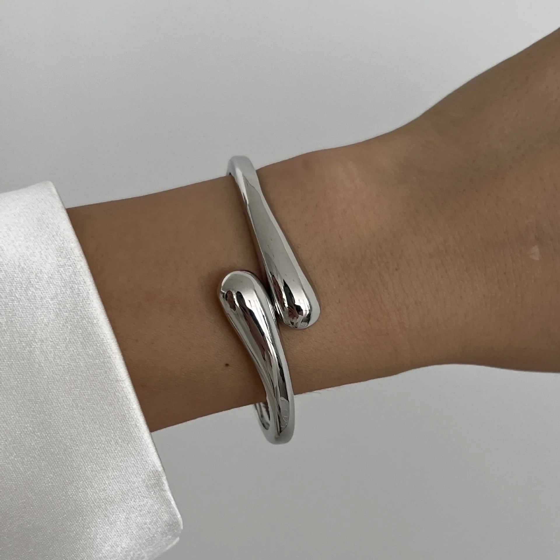 Sculpted Cuff Bangle – Modern Luxury Statement Bracelet