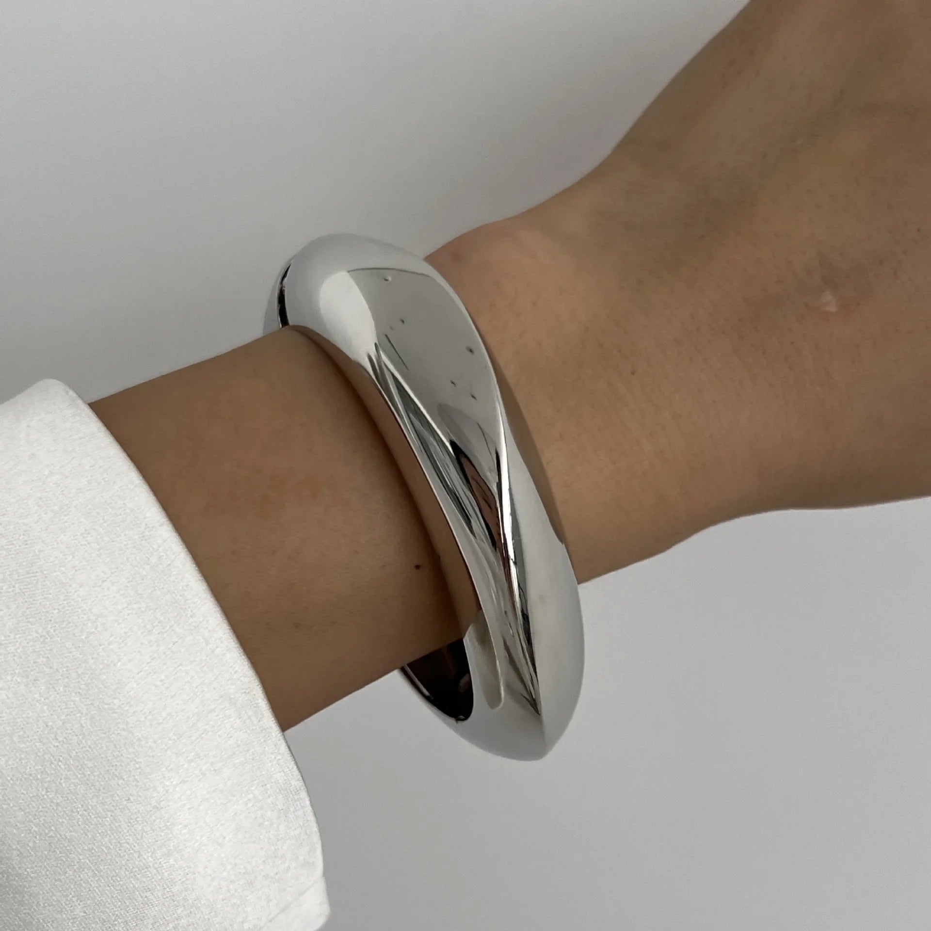 Sculpted Cuff Bangle – Modern Luxury Statement Bracelet