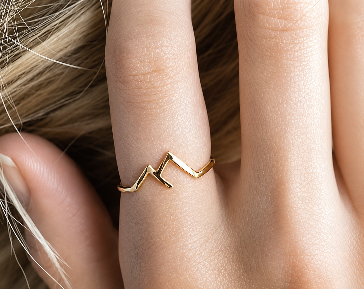 GoldAura™ Pulse Line Ring