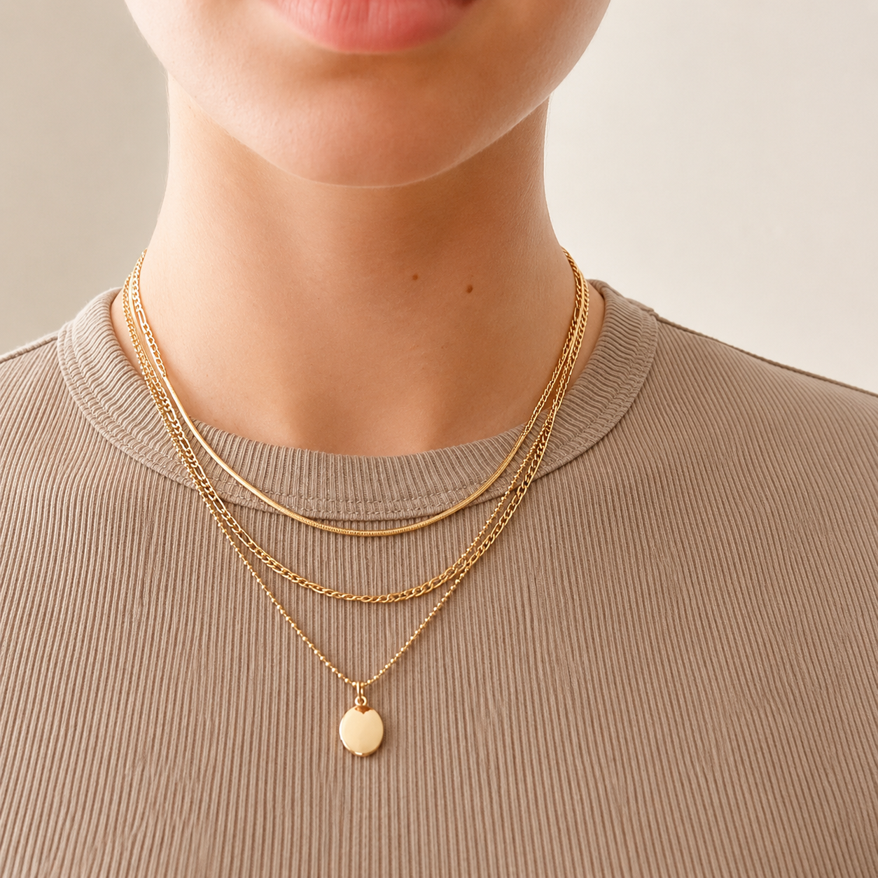 Vintage Oval Pendant Necklace – Minimalist Layered Gold Charm