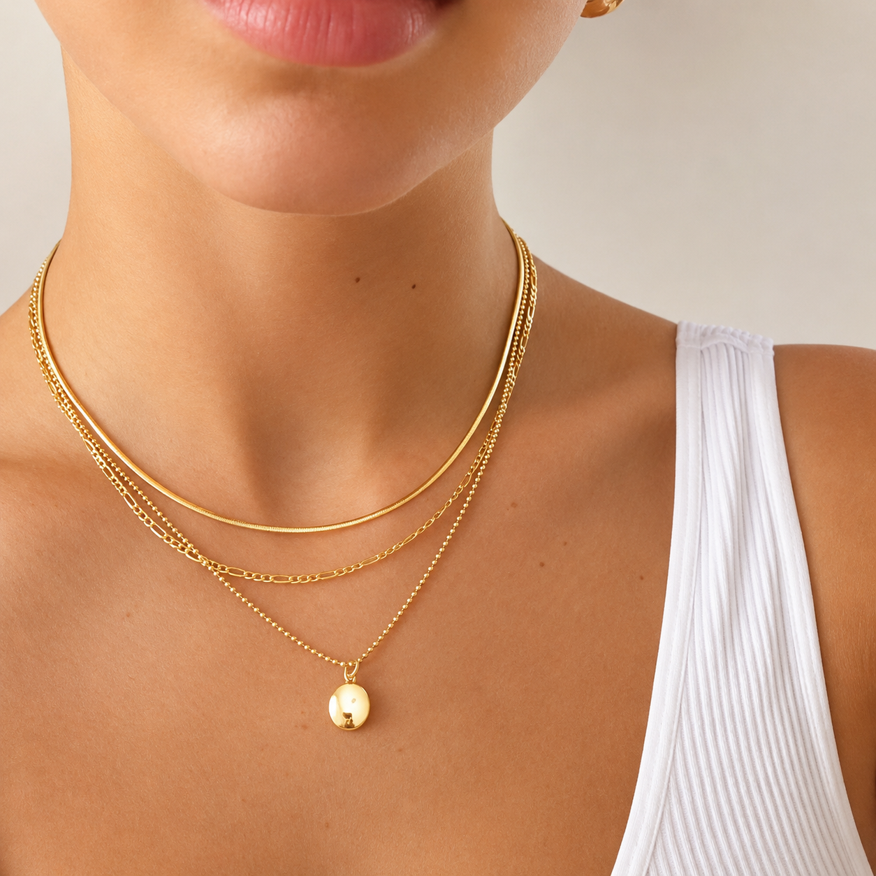 Vintage Oval Pendant Necklace – Minimalist Layered Gold Charm