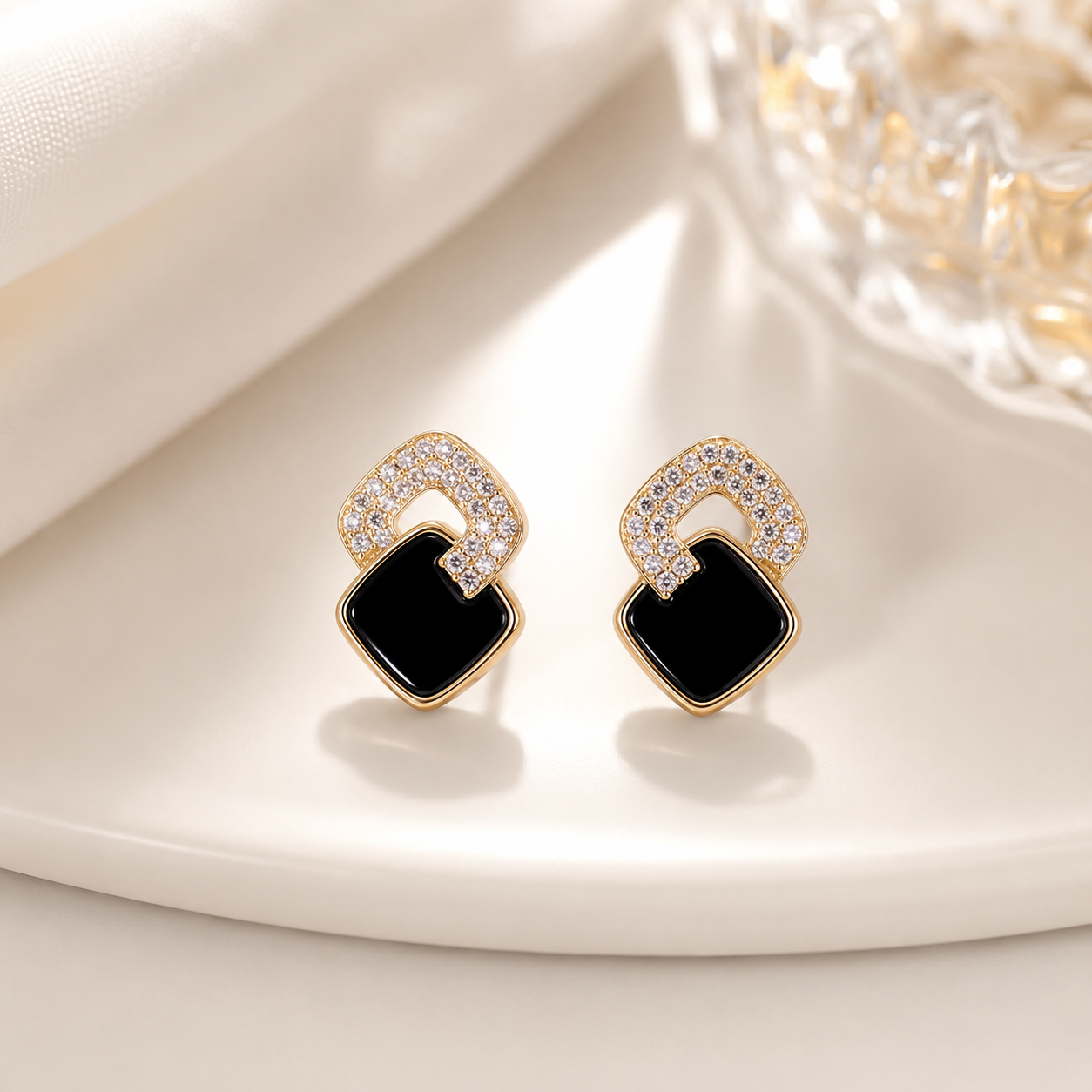 Black Crystal Square Earrings – Elegant Geometric Luxury Stud Earrings