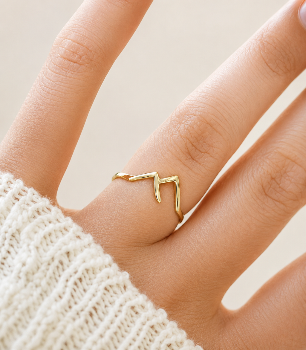 GoldAura™ Pulse Line Ring